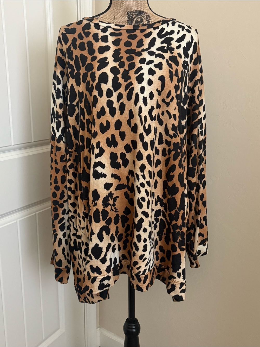 GILI Leopard Print Soft Fleecy Lined Sweatshirt